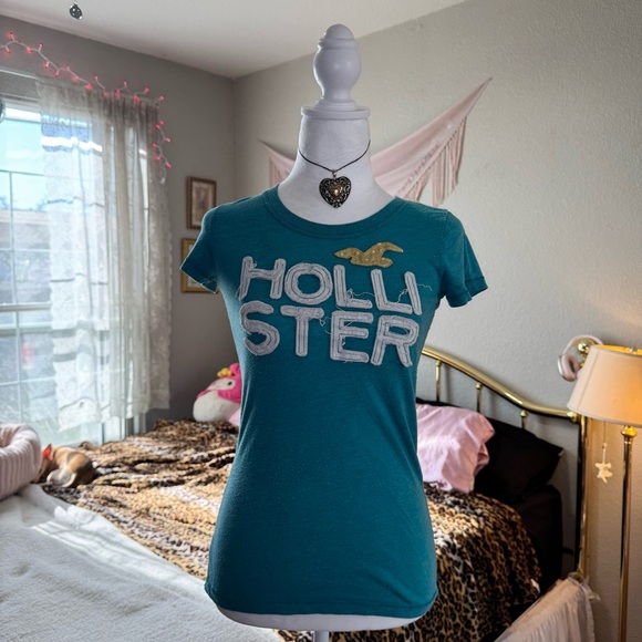 Hollister top - Picture 1 of 9